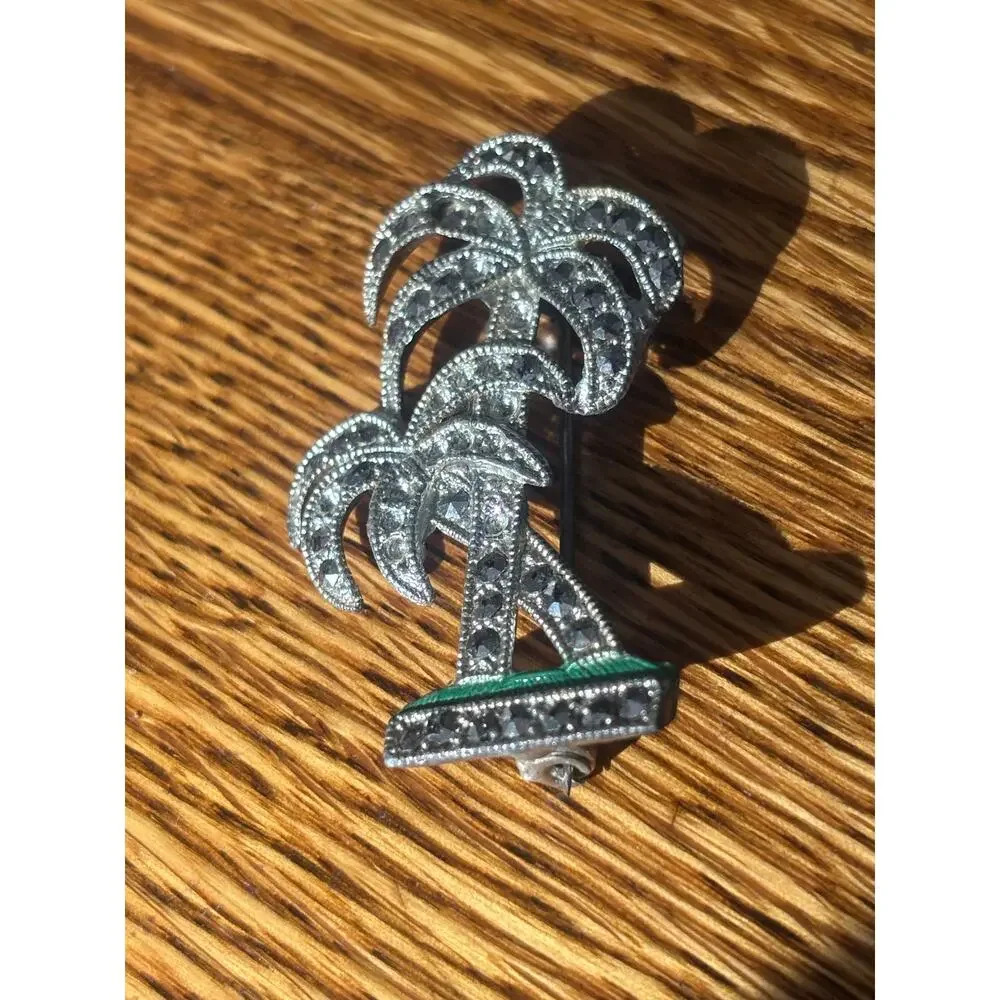N/A vintage brooch